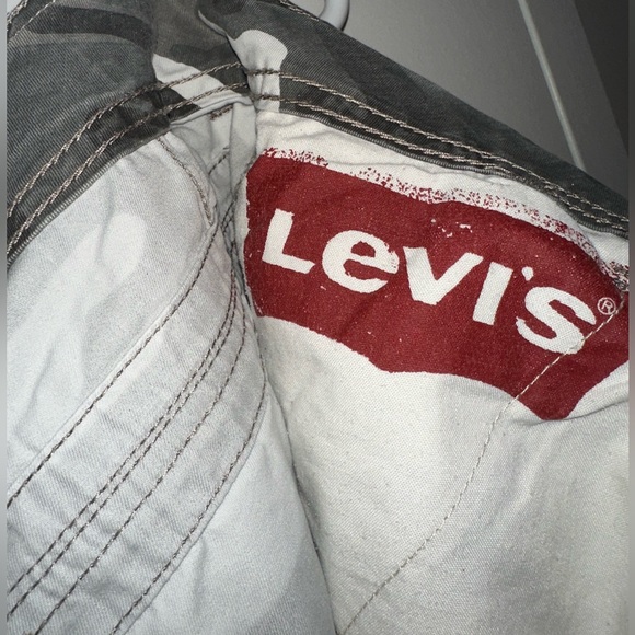 Men’s Camouflage Levis Cargo Shorts - Picture 3 of 4